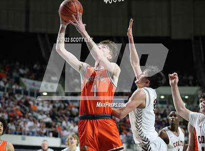 Thumbnail 2 in Heath vs. Meadowbrook (OHSAA D2 Regional Semifinal) photogallery.