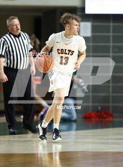 Thumbnail 2 in Heath vs. Meadowbrook (OHSAA D2 Regional Semifinal) photogallery.