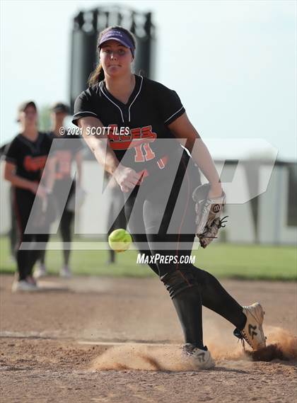 Thumbnail 1 in Johnstown-Monroe vs Amanda-Clearcreek (OHSAA D3 District Final) photogallery.