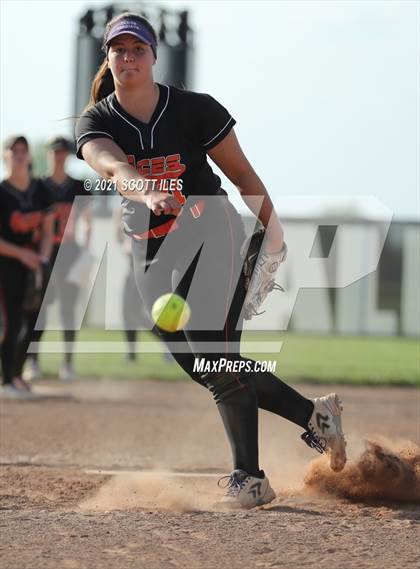 Thumbnail 2 in Johnstown-Monroe vs Amanda-Clearcreek (OHSAA D3 District Final) photogallery.