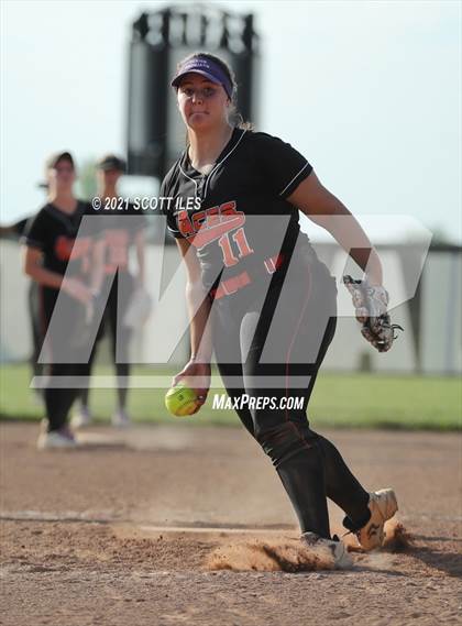 Thumbnail 3 in Johnstown-Monroe vs Amanda-Clearcreek (OHSAA D3 District Final) photogallery.
