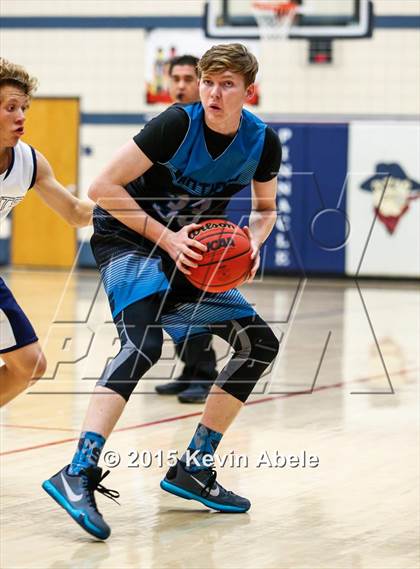 Thumbnail 2 in Higley vs Santiago (Duel in the Desert) photogallery.