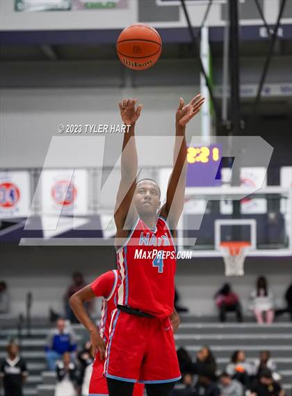 Thumbnail 2 in Fort Wayne Wayne vs. Ben Davis (Sneakers for Santa Shootout) photogallery.
