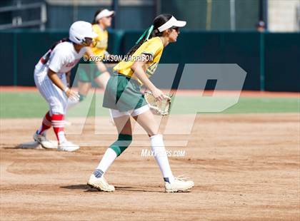 Thumbnail 1 in Coahoma vs. Lexington (UIL Softball 3A D2 Final) photogallery.