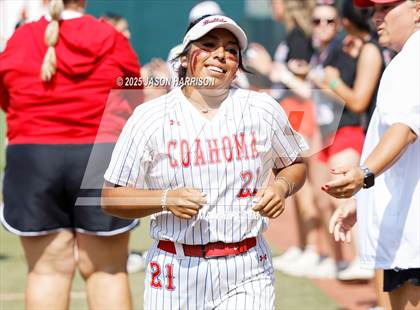 Thumbnail 3 in Coahoma vs. Lexington (UIL Softball 3A D2 Final) photogallery.