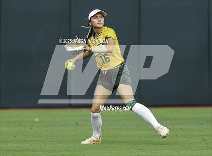 Thumbnail 2 in Coahoma vs. Lexington (UIL Softball 3A D2 Final) photogallery.