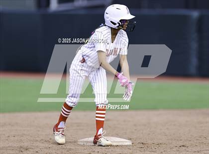 Thumbnail 3 in Coahoma vs. Lexington (UIL Softball 3A D2 Final) photogallery.
