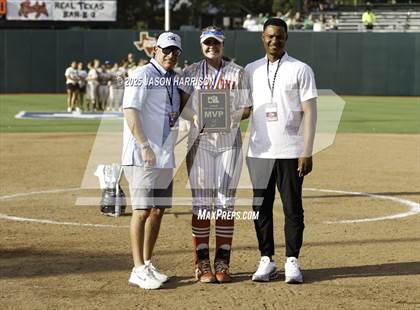 Thumbnail 3 in Coahoma vs. Lexington (UIL Softball 3A D2 Final) photogallery.