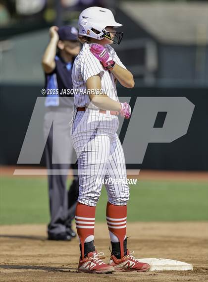 Thumbnail 3 in Coahoma vs. Lexington (UIL Softball 3A D2 Final) photogallery.