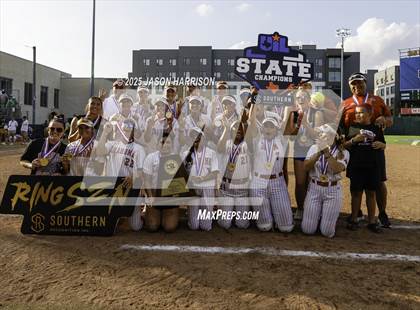 Thumbnail 3 in Coahoma vs. Lexington (UIL Softball 3A D2 Final) photogallery.