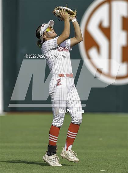Thumbnail 3 in Coahoma vs. Lexington (UIL Softball 3A D2 Final) photogallery.