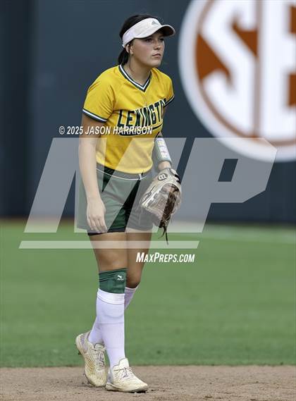 Thumbnail 2 in Coahoma vs. Lexington (UIL Softball 3A D2 Final) photogallery.