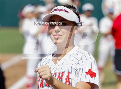 Thumbnail 3 in Coahoma vs. Lexington (UIL Softball 3A D2 Final) photogallery.