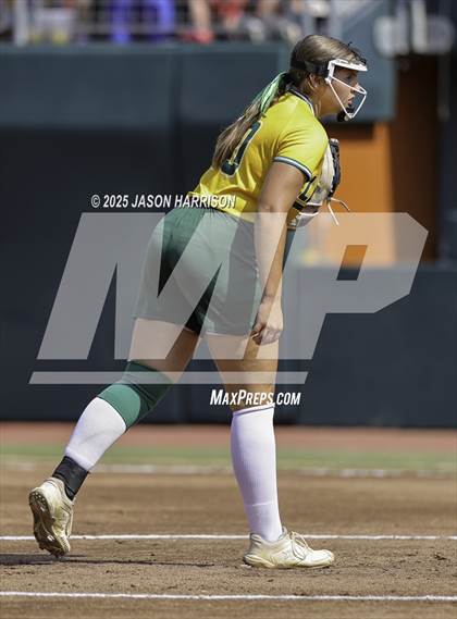 Thumbnail 2 in Coahoma vs. Lexington (UIL Softball 3A D2 Final) photogallery.