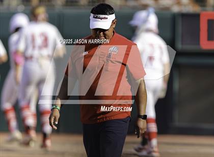 Thumbnail 1 in Coahoma vs. Lexington (UIL Softball 3A D2 Final) photogallery.
