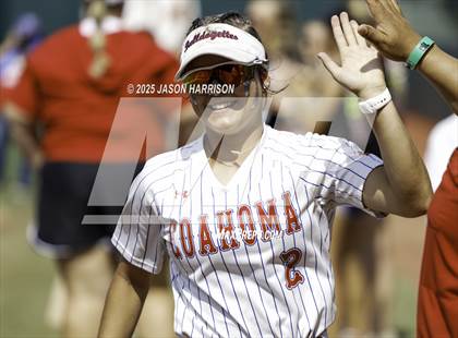 Thumbnail 3 in Coahoma vs. Lexington (UIL Softball 3A D2 Final) photogallery.