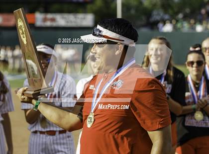 Thumbnail 3 in Coahoma vs. Lexington (UIL Softball 3A D2 Final) photogallery.