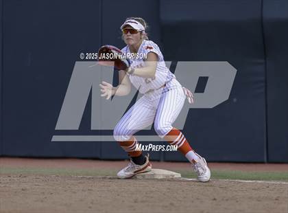 Thumbnail 3 in Coahoma vs. Lexington (UIL Softball 3A D2 Final) photogallery.
