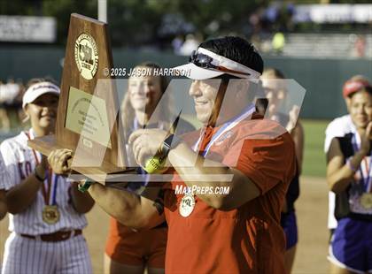 Thumbnail 2 in Coahoma vs. Lexington (UIL Softball 3A D2 Final) photogallery.