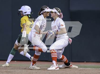 Thumbnail 2 in Coahoma vs. Lexington (UIL Softball 3A D2 Final) photogallery.