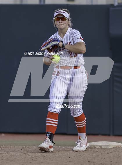 Thumbnail 2 in Coahoma vs. Lexington (UIL Softball 3A D2 Final) photogallery.