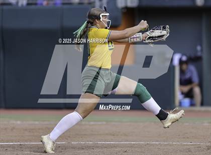 Thumbnail 2 in Coahoma vs. Lexington (UIL Softball 3A D2 Final) photogallery.
