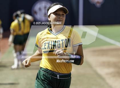 Thumbnail 2 in Coahoma vs. Lexington (UIL Softball 3A D2 Final) photogallery.