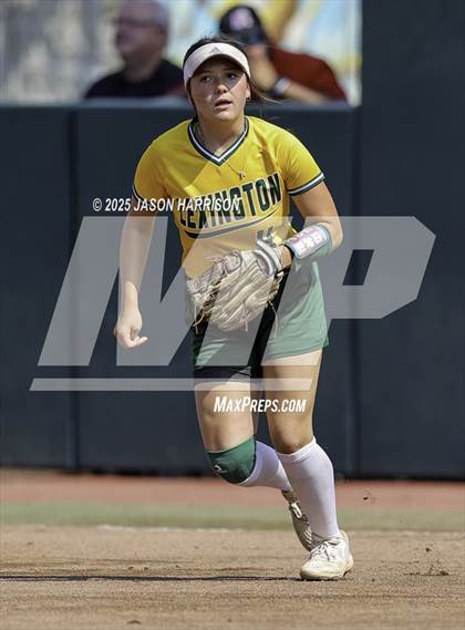 Thumbnail 2 in Coahoma vs. Lexington (UIL Softball 3A D2 Final) photogallery.