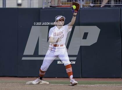 Thumbnail 1 in Coahoma vs. Lexington (UIL Softball 3A D2 Final) photogallery.