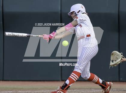 Thumbnail 2 in Coahoma vs. Lexington (UIL Softball 3A D2 Final) photogallery.