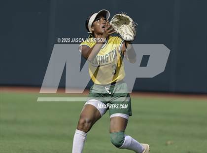 Thumbnail 3 in Coahoma vs. Lexington (UIL Softball 3A D2 Final) photogallery.