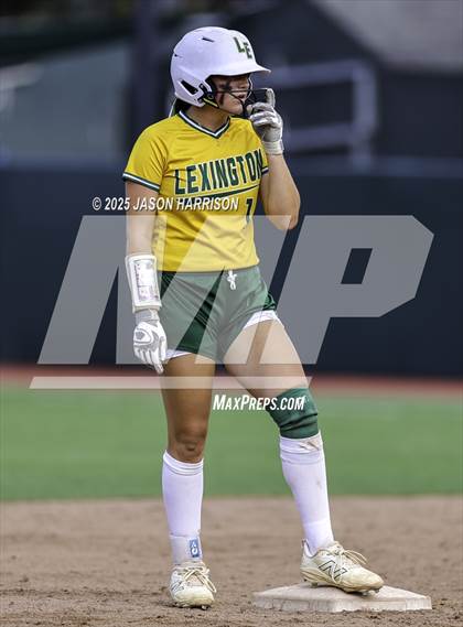 Thumbnail 3 in Coahoma vs. Lexington (UIL Softball 3A D2 Final) photogallery.