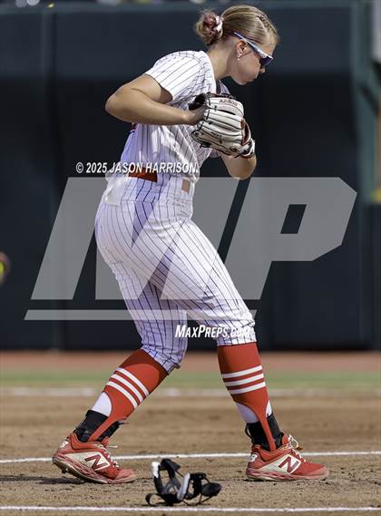 Thumbnail 1 in Coahoma vs. Lexington (UIL Softball 3A D2 Final) photogallery.