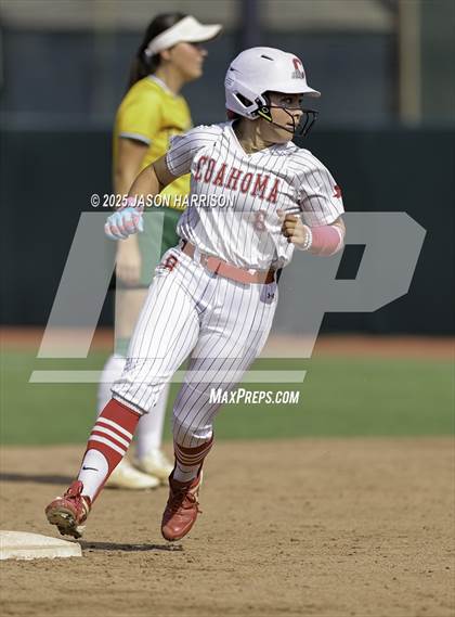 Thumbnail 3 in Coahoma vs. Lexington (UIL Softball 3A D2 Final) photogallery.