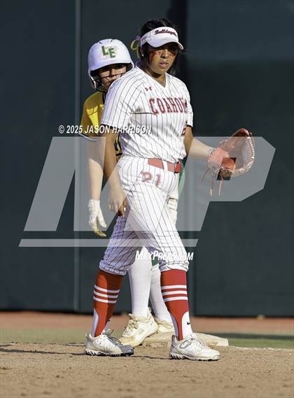 Thumbnail 1 in Coahoma vs. Lexington (UIL Softball 3A D2 Final) photogallery.