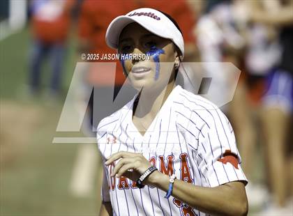 Thumbnail 1 in Coahoma vs. Lexington (UIL Softball 3A D2 Final) photogallery.