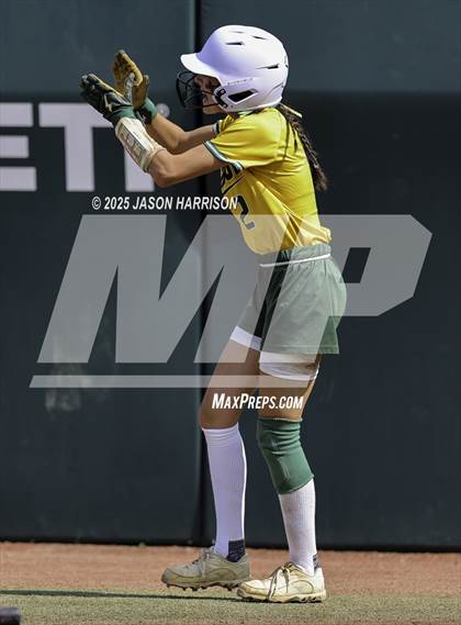 Thumbnail 3 in Coahoma vs. Lexington (UIL Softball 3A D2 Final) photogallery.