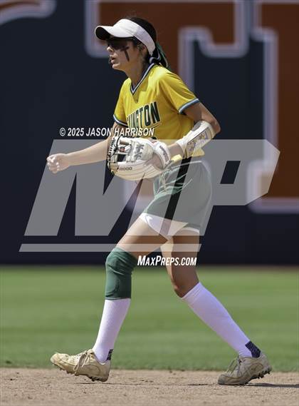 Thumbnail 2 in Coahoma vs. Lexington (UIL Softball 3A D2 Final) photogallery.