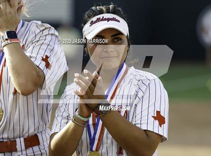 Thumbnail 2 in Coahoma vs. Lexington (UIL Softball 3A D2 Final) photogallery.