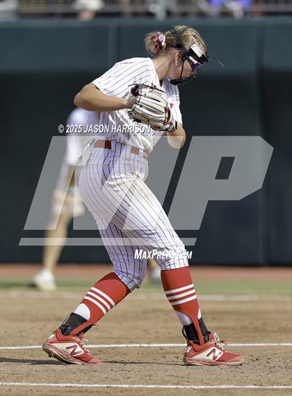 Thumbnail 2 in Coahoma vs. Lexington (UIL Softball 3A D2 Final) photogallery.