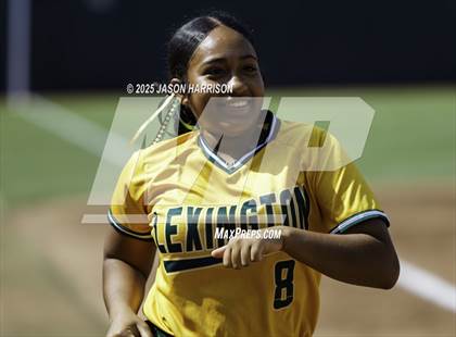 Thumbnail 3 in Coahoma vs. Lexington (UIL Softball 3A D2 Final) photogallery.