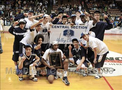 Thumbnail 3 in Clovis West vs. Clovis East (CIF CS D1 Final) photogallery.