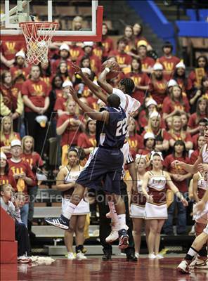Thumbnail 3 in Clovis West vs. Clovis East (CIF CS D1 Final) photogallery.