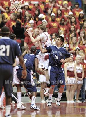 Thumbnail 3 in Clovis West vs. Clovis East (CIF CS D1 Final) photogallery.