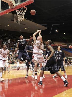 Thumbnail 2 in Clovis West vs. Clovis East (CIF CS D1 Final) photogallery.