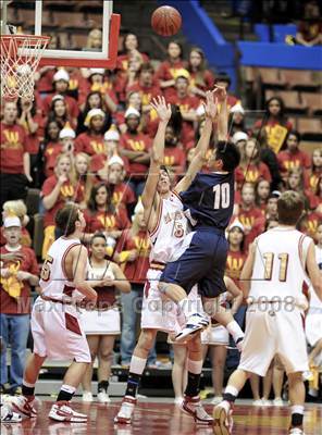 Thumbnail 2 in Clovis West vs. Clovis East (CIF CS D1 Final) photogallery.