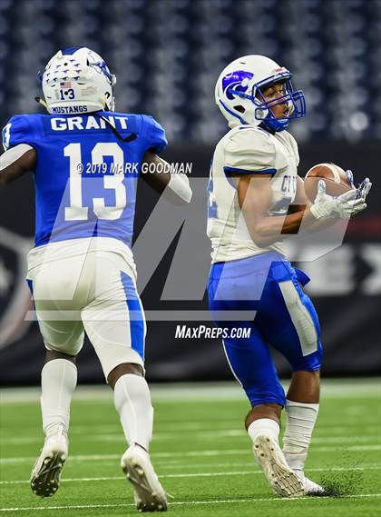 Thumbnail 3 in Katy Taylor vs Cypress Creek (UIL 6A Regional Playoff) photogallery.