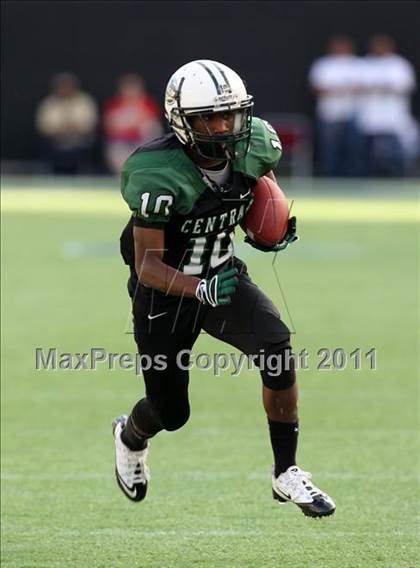 Thumbnail 3 in Armwood vs. Central (FHSAA 6A State Final) photogallery.