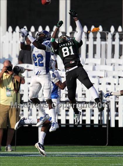 Thumbnail 3 in Armwood vs. Central (FHSAA 6A State Final) photogallery.