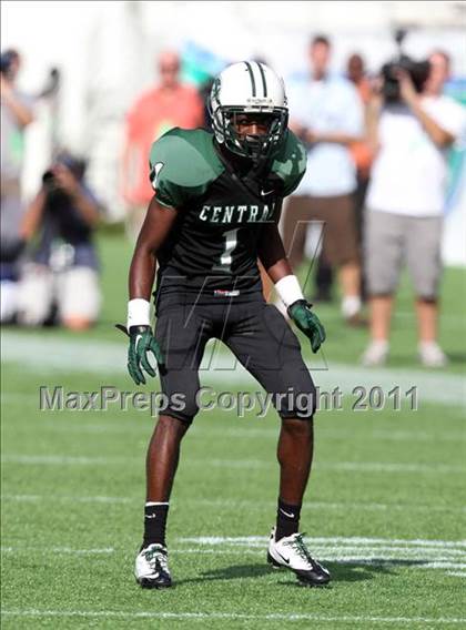 Thumbnail 3 in Armwood vs. Central (FHSAA 6A State Final) photogallery.